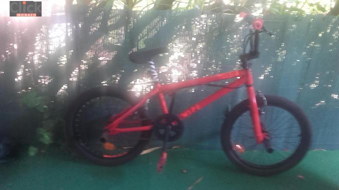 Velos BMX enfant Wipe 320 rouge B twin France Nice Click